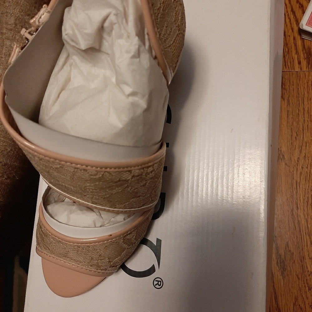 Shoes - Picture 16 of 16